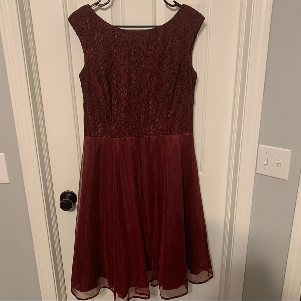 Gorgeous SLNY maroon dress